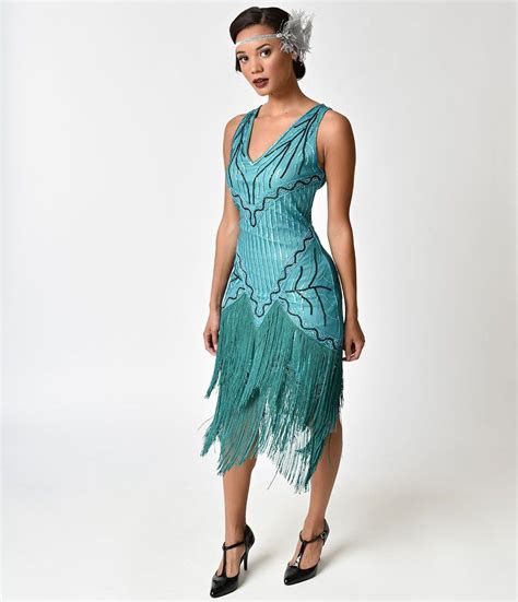 The Unique Style of the 1920s Flapper Dress 